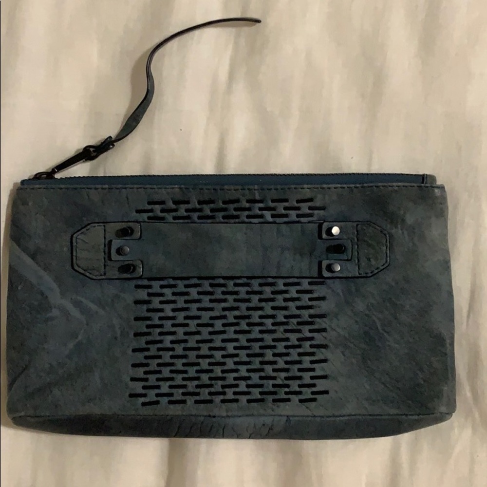 She+lo clutch